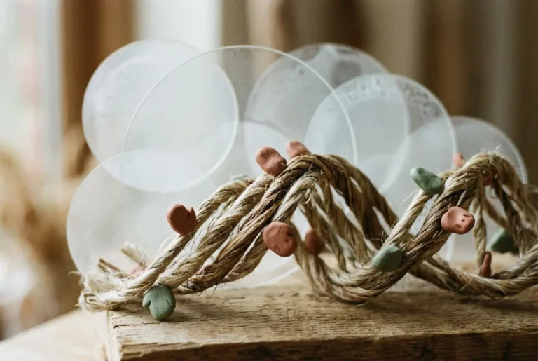 Épigénétique nutrition: brins de corde et bulles avant-traversant, suggérant les mécanismes épigénétiques autour de l’alimentation et des nutriments.
